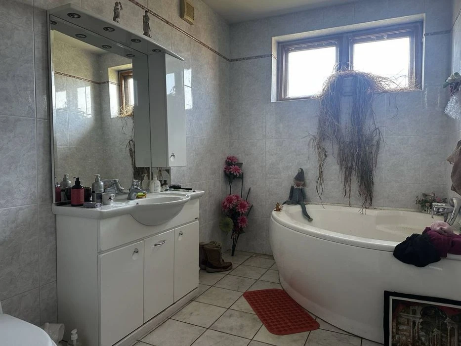 I will sell a brick house in Tsarskoe Selo, 10 acres of land, Park More