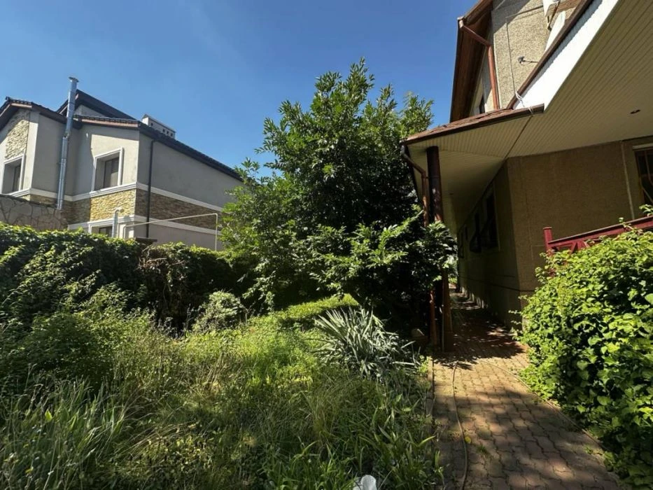 I will sell a brick house in Tsarskoe Selo, 10 acres of land, Park More