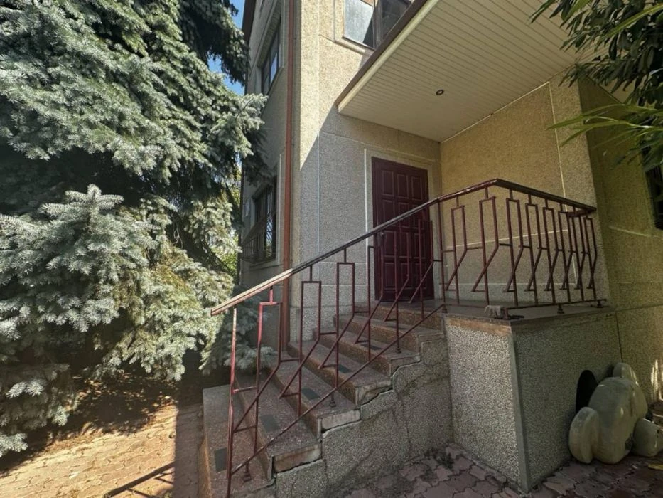 I will sell a brick house in Tsarskoe Selo, 10 acres of land, Park More