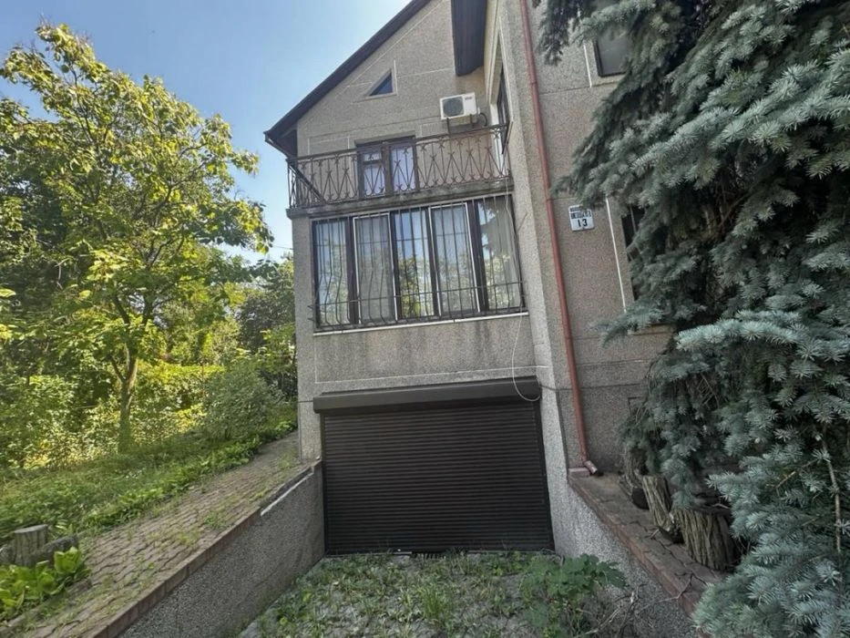 I will sell a brick house in Tsarskoe Selo, 10 acres of land, Park More