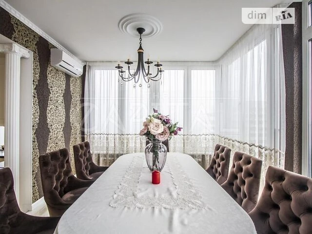 Продаж 3к квартири 160 кв. м на вул. Володимира Наумовича 6