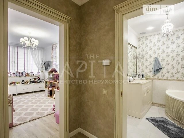 Продаж 3к квартири 160 кв. м на вул. Володимира Наумовича 6