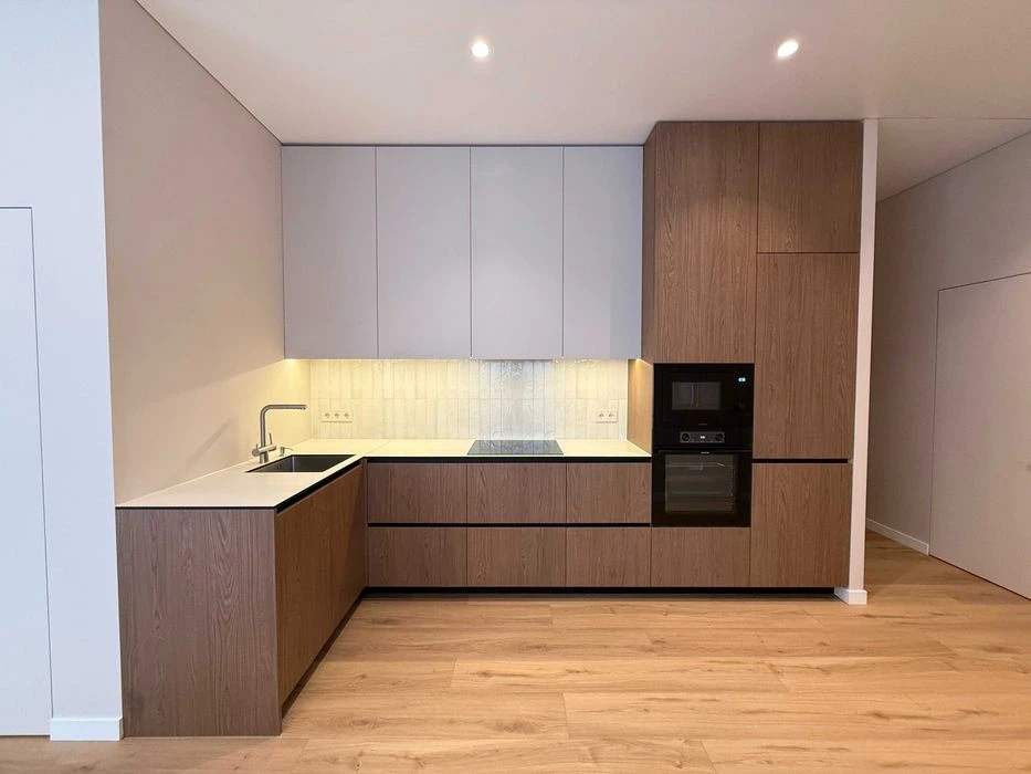 I am selling a 3-room apartment in the Grani residential complex.