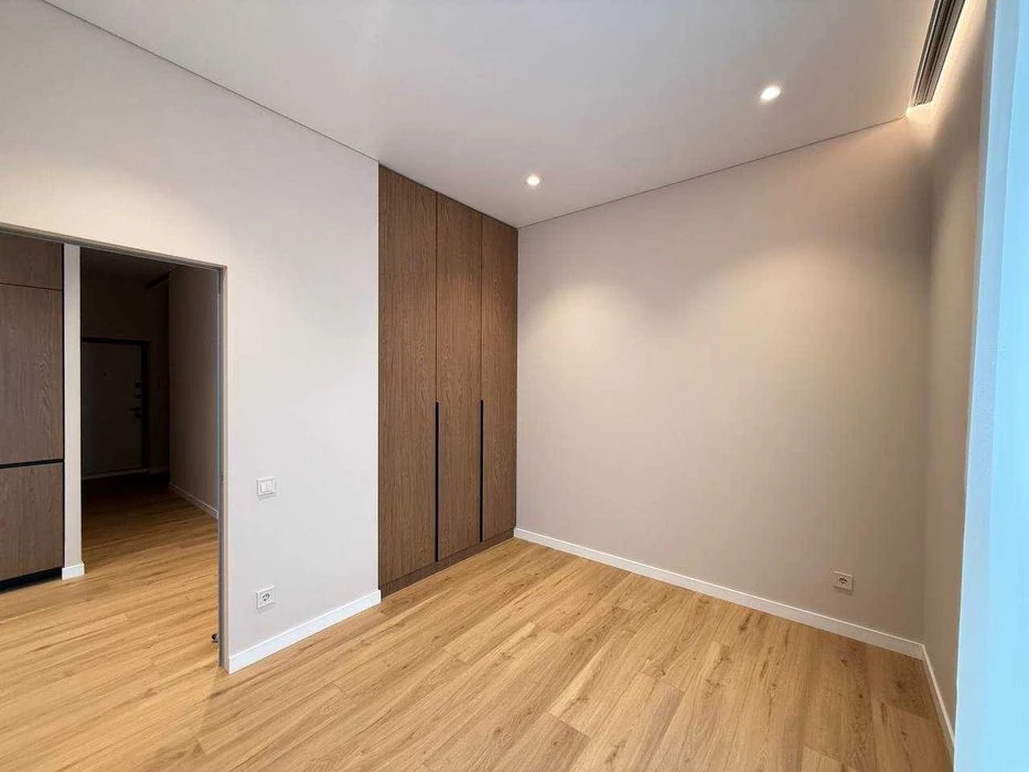 I am selling a 3-room apartment in the Grani residential complex.