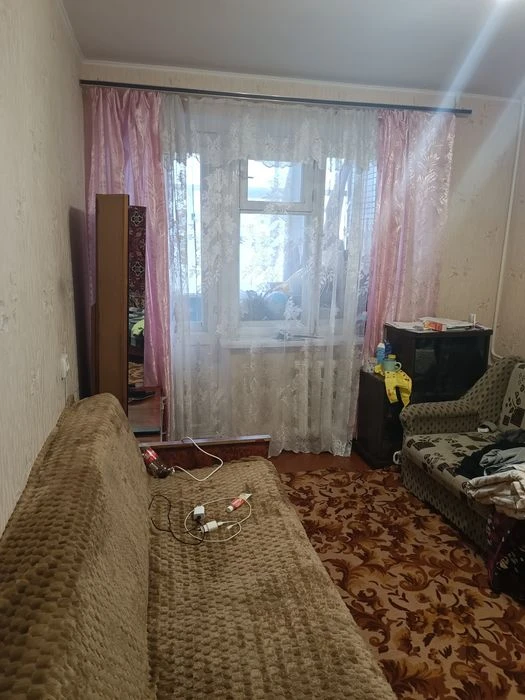 Квартира в центрі міста на середньому поверсі .