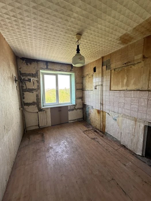 I will sell a 3-room apartment. St. Kvartalna. 12th block.