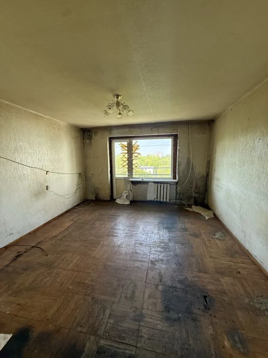 I will sell a 3-room apartment. St. Kvartalna. 12th block.