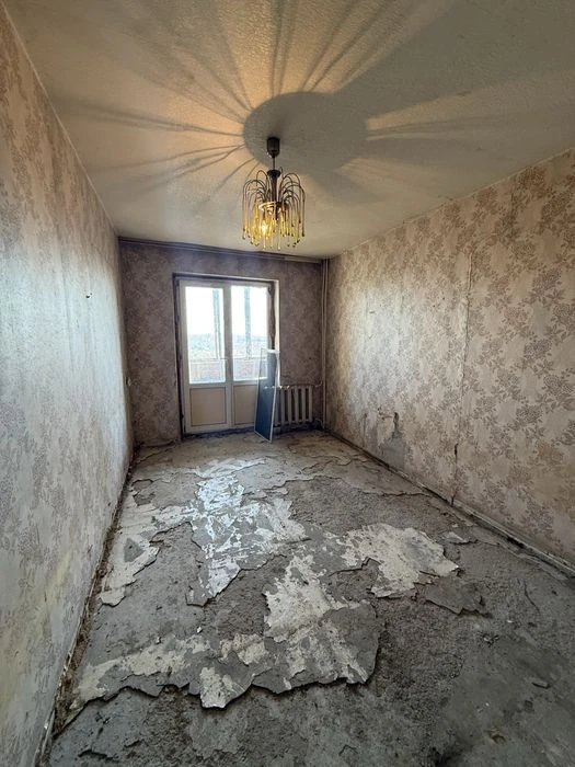 I will sell a 3-room apartment. St. Kvartalna. 12th block.