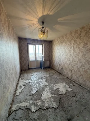 I will sell a 3-room apartment. St. Kvartalna. 12th block.