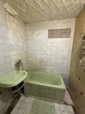 I will sell a 3-room apartment. St. Kvartalna. 12th block.