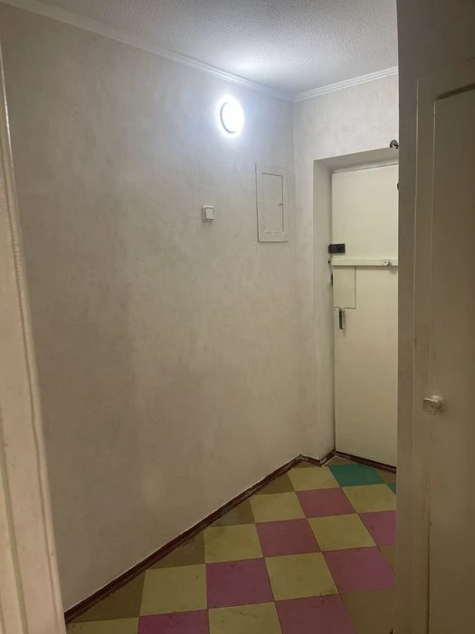 Продам  2комн квартиру А.Поля
