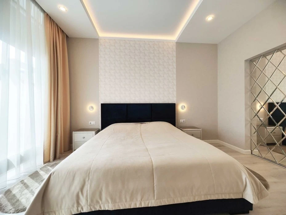 For sale 4-room apartment 150 m2 in the residential complex Avtograf Zhmachenko 28 from the city