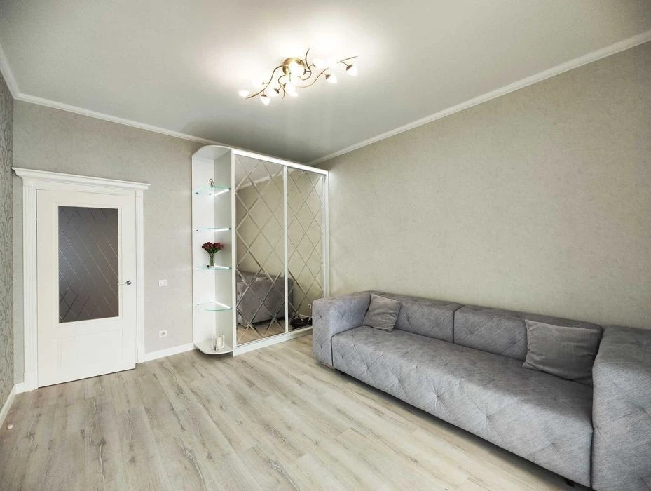 For sale 4-room apartment 150 m2 in the residential complex Avtograf Zhmachenko 28 from the city