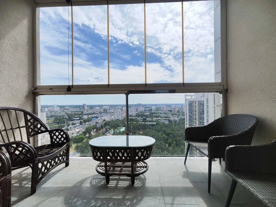 For sale 4-room apartment 150 m2 in the residential complex Avtograf Zhmachenko 28 from the city