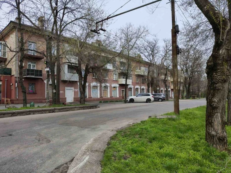 Продаж 3-кімнатної СТАЛІНКИ в цегляному будинку 66 кв.м.