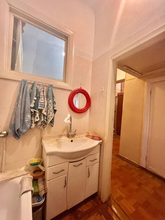 Продаж 3-кімнатної СТАЛІНКИ в цегляному будинку 66 кв.м.