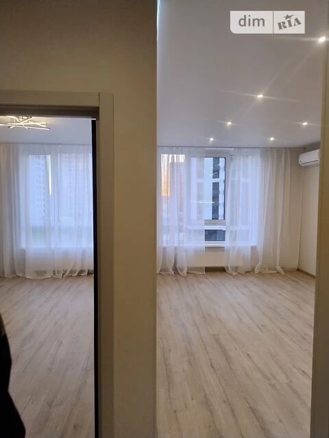 Продаж 1к квартири 43.5 кв. м на вул. Всеволода Змієнка 30 •