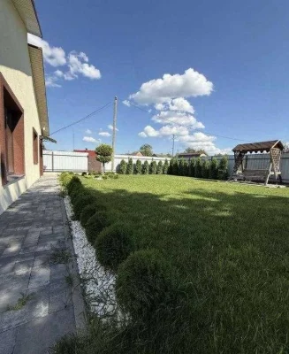 У продажу сучасний будинок
