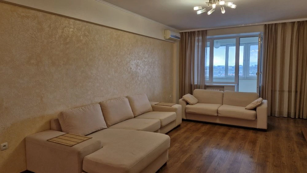 Трехкомнатная квартира НА ТОПОЛЕВА 101 м2 + КЛАДОВАЯ 101 м2