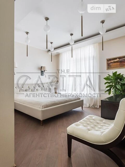 Sale of 4-room apartment 161 sq. m. on Andriy Verkhoglyada St. 3 • I