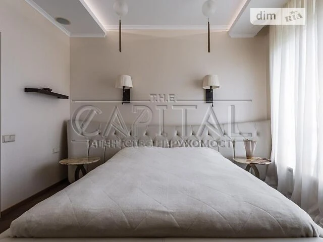 Sale of 4-room apartment 161 sq. m. on Andriy Verkhoglyada St. 3 • I