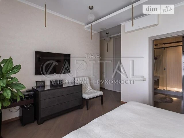 Sale of 4-room apartment 161 sq. m. on Andriy Verkhoglyada St. 3 • I