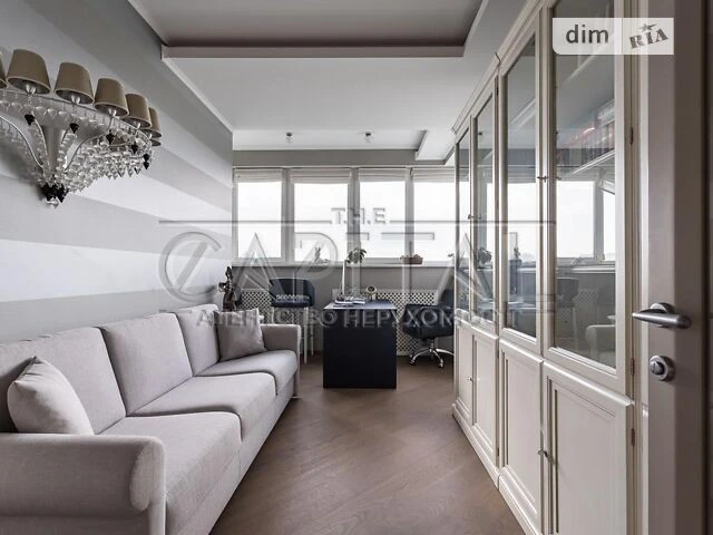 Sale of 4-room apartment 161 sq. m. on Andriy Verkhoglyada St. 3 • I