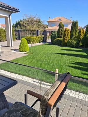 Sauvignon. House 300 sq.m. Plot 13 acres Repair. Swimming pool