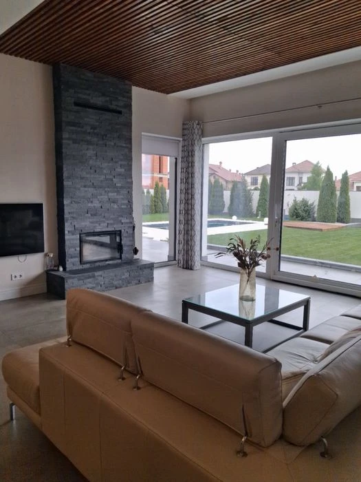Sauvignon. House 300 sq.m. Plot 13 acres Repair. Swimming pool