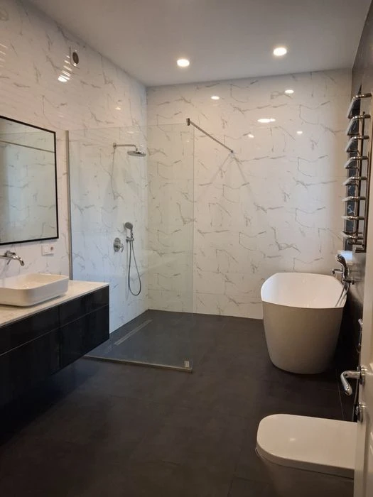 Sauvignon. House 300 sq.m. Plot 13 acres Repair. Swimming pool