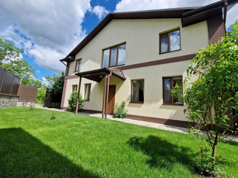 Sale of a spacious 2-storey house in the Old Town