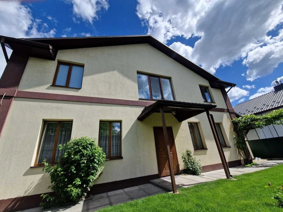 Sale of a spacious 2-storey house in the Old Town