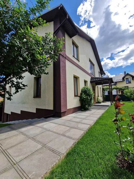 Sale of a spacious 2-storey house in the Old Town