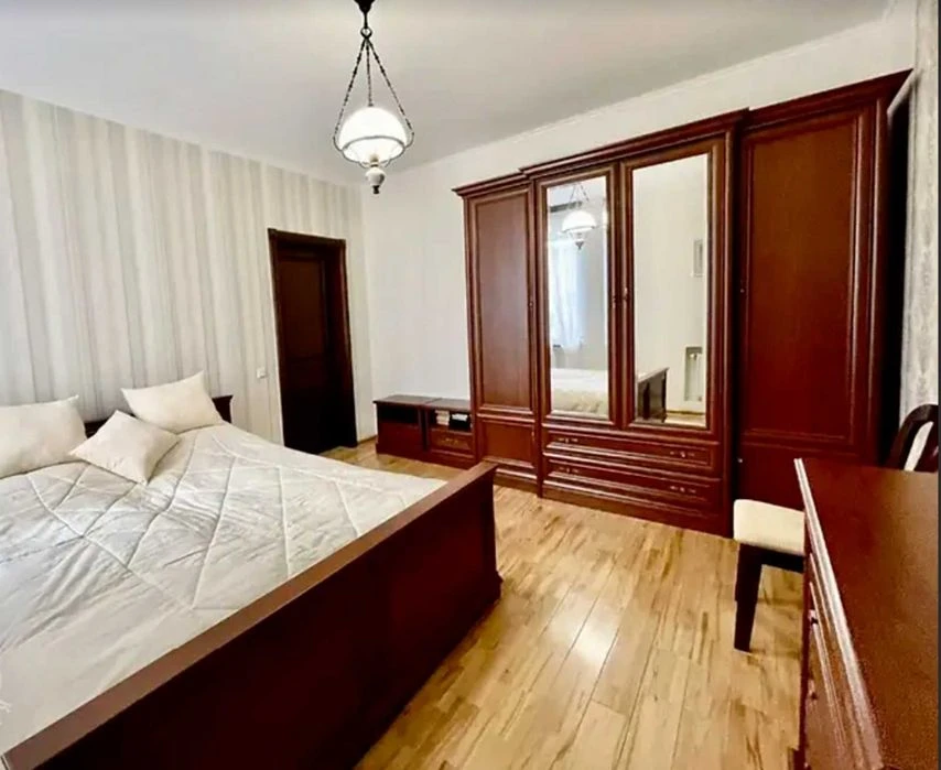 Sale of a spacious 2-storey house in the Old Town