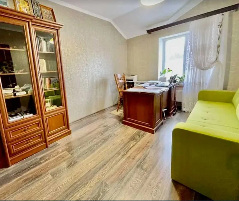 Sale of a spacious 2-storey house in the Old Town