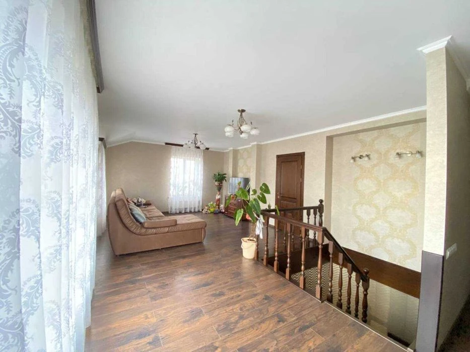 Sale of a spacious 2-storey house in the Old Town
