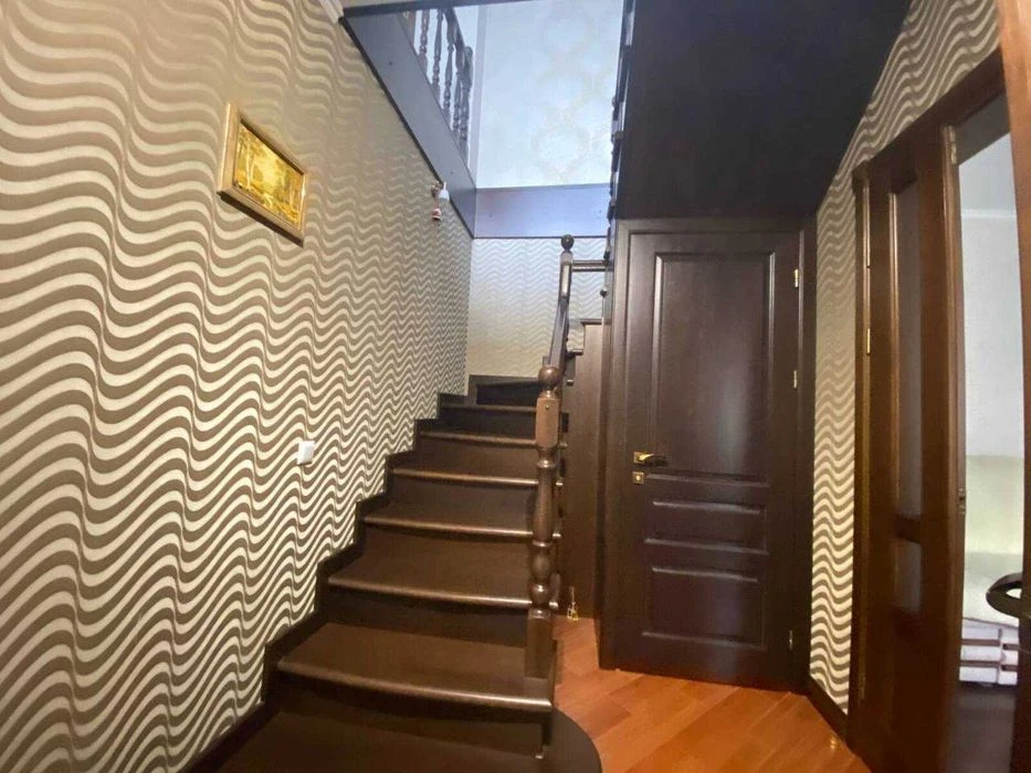 Sale of a spacious 2-storey house in the Old Town