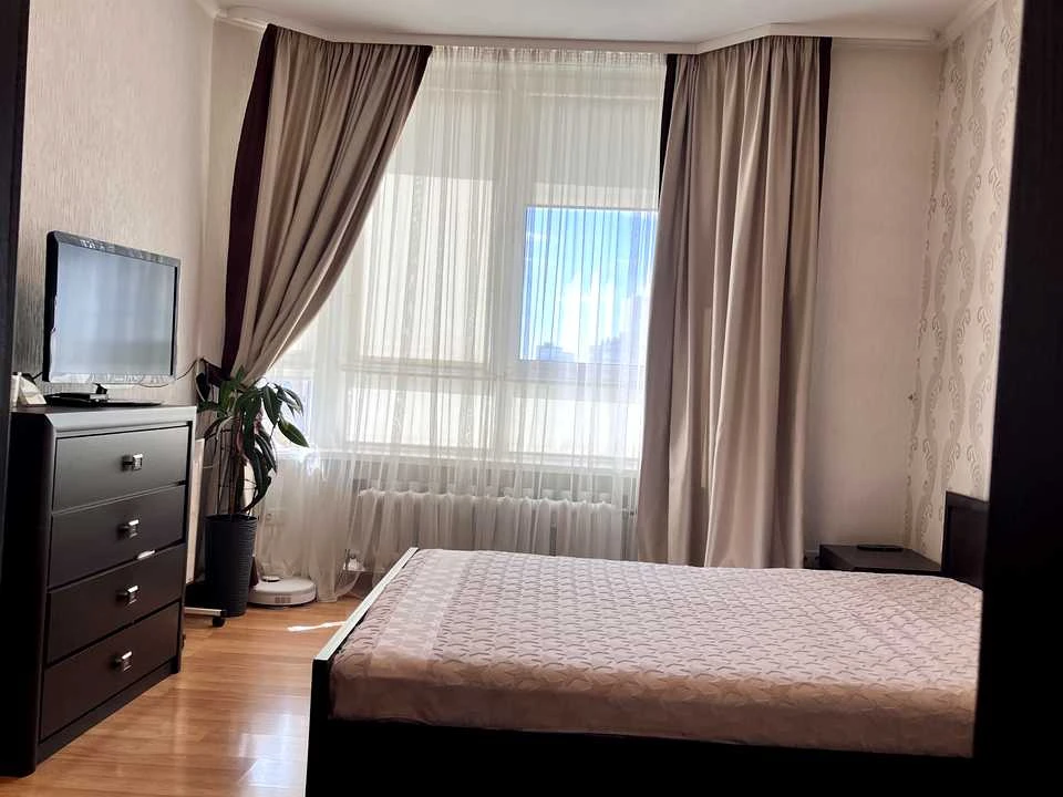 Apartment. Kyiv, Petra Hryhorenka Avenue.