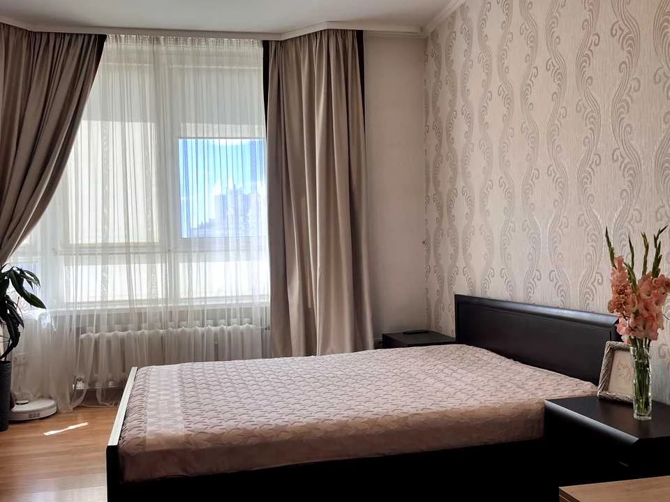 Apartment. Kyiv, Petra Hryhorenka Avenue.