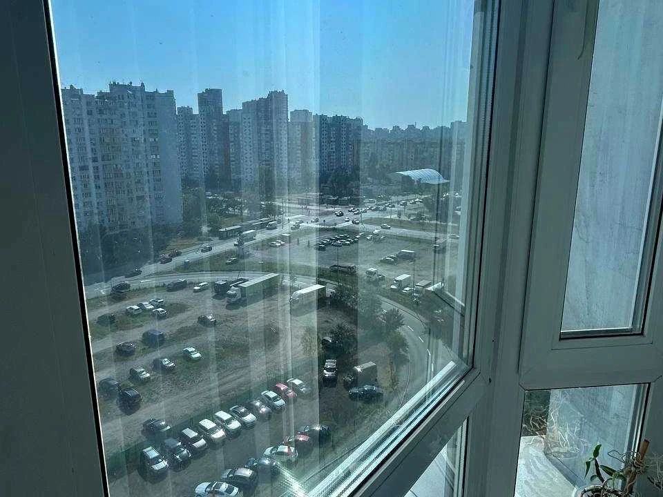 Apartment. Kyiv, Petra Hryhorenka Avenue.