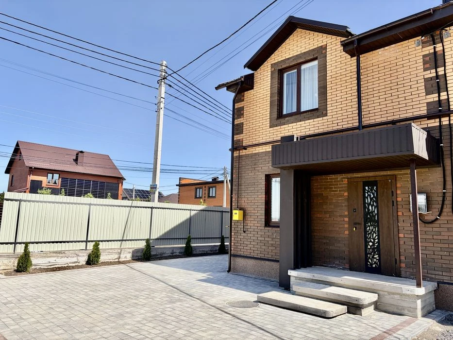 Продаж сучасного стильного кутового таунхауса з ремонтом! То