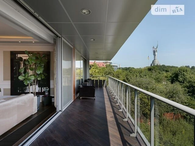 Sale of 6-room apartment 476 sq. m on Lomakivska St. 61 • ID 346