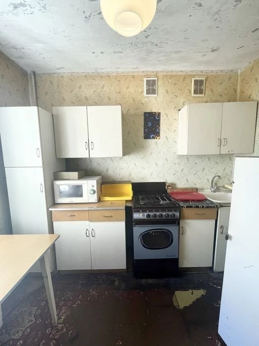 1-room apartment, Trostyanetska St., 12