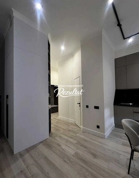 For sale Kyiv Center 1 bedroom designer renovation Zhylyanska