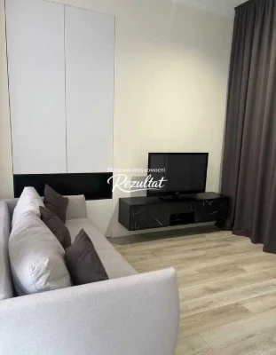 For sale Kyiv Center 1 bedroom designer renovation Zhylyanska