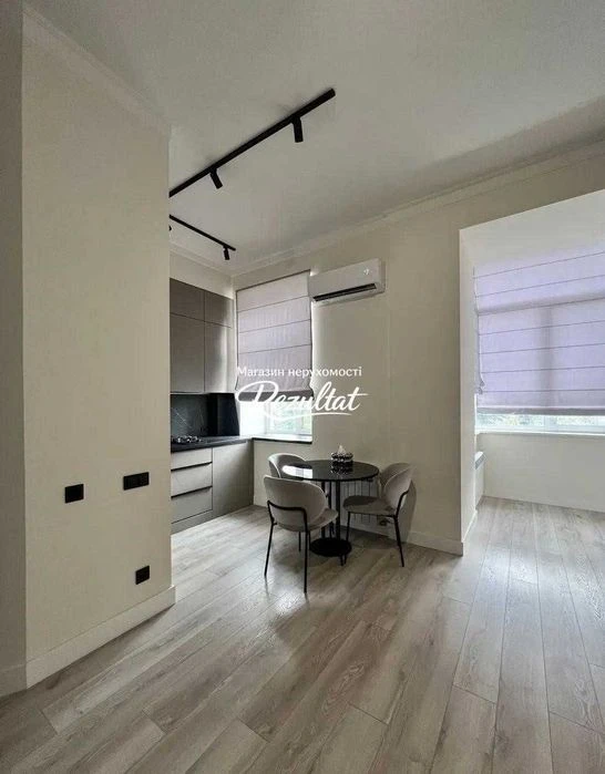 For sale Kyiv Center 1 bedroom designer renovation Zhylyanska