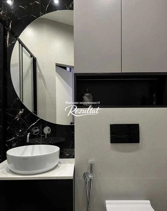 For sale Kyiv Center 1 bedroom designer renovation Zhylyanska