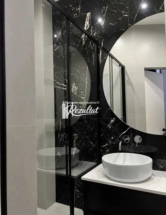 For sale Kyiv Center 1 bedroom designer renovation Zhylyanska