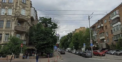For sale Kyiv Center 1 bedroom designer renovation Zhylyanska