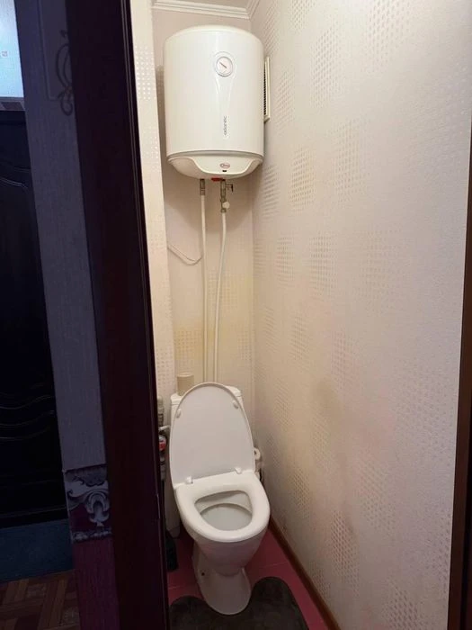 Продаж 2 кім. квартири на Алмазному.